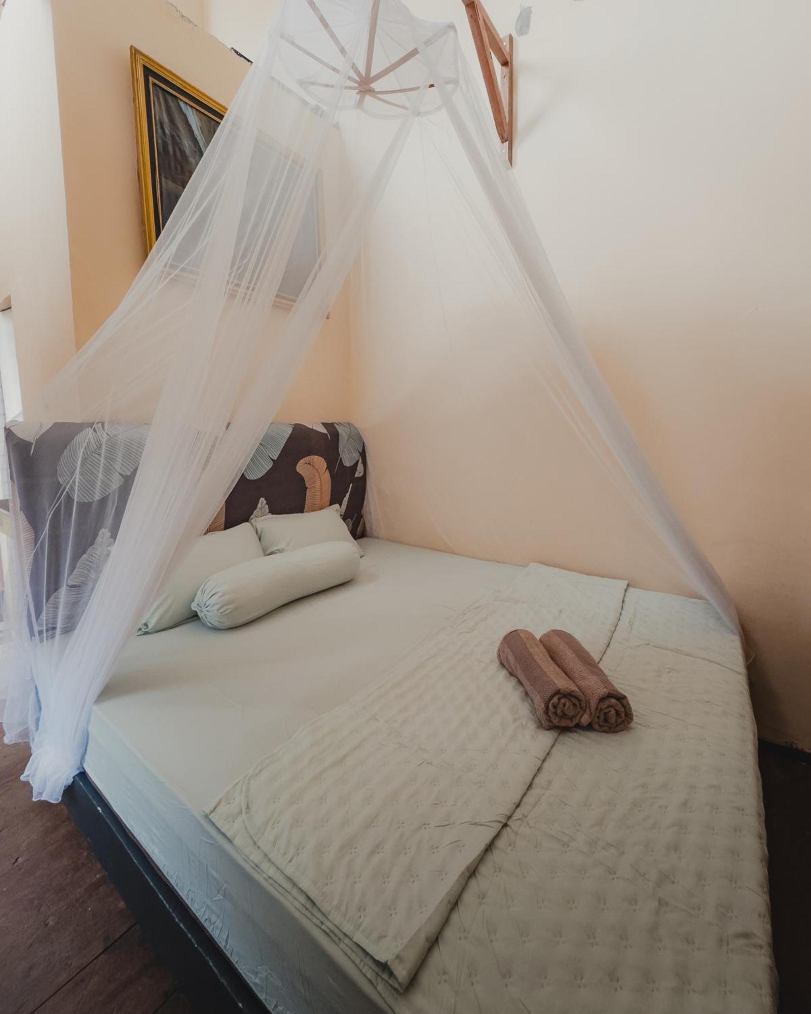 Charlys Little House Hotel Букит Лаванг Екстериор снимка